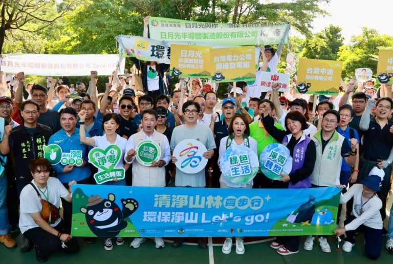 陳其邁赴漯底山自然公園淨山 響應淨零碳排